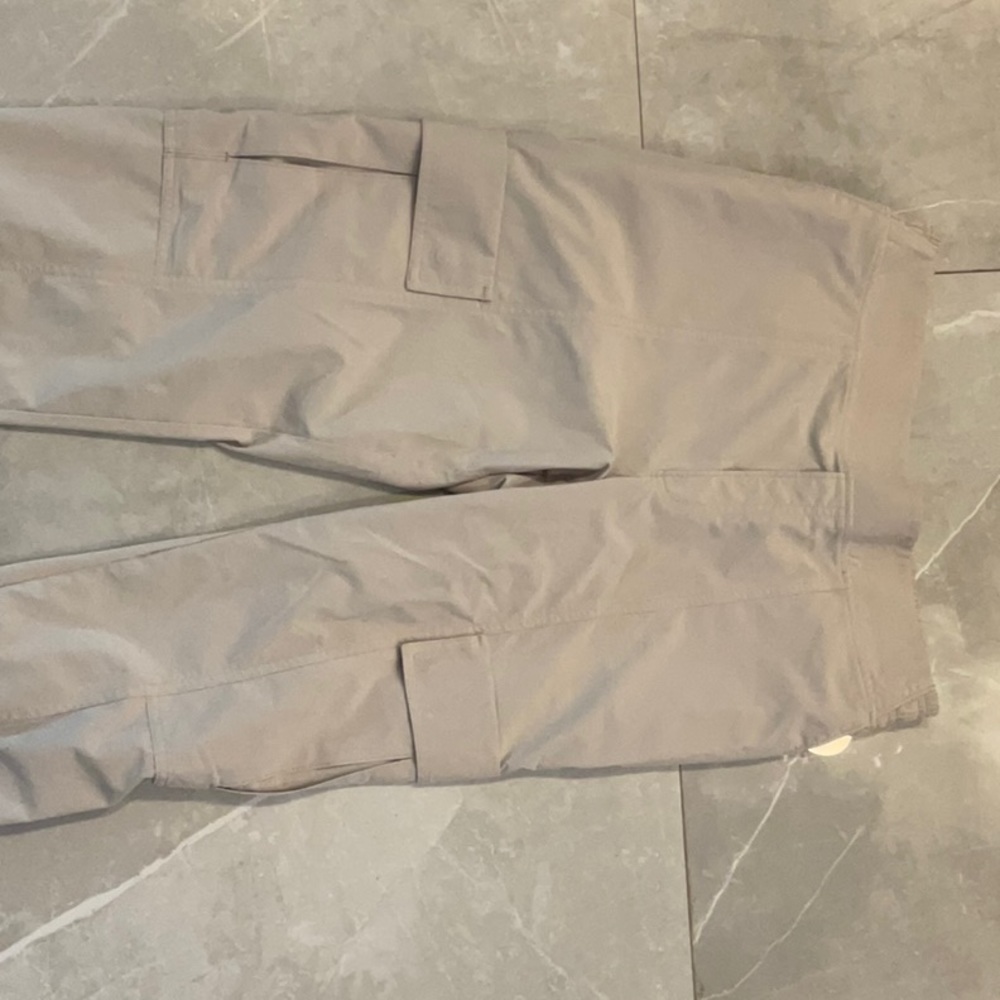 Athleta Chelsea Utility Jogger size 8T in great condition.